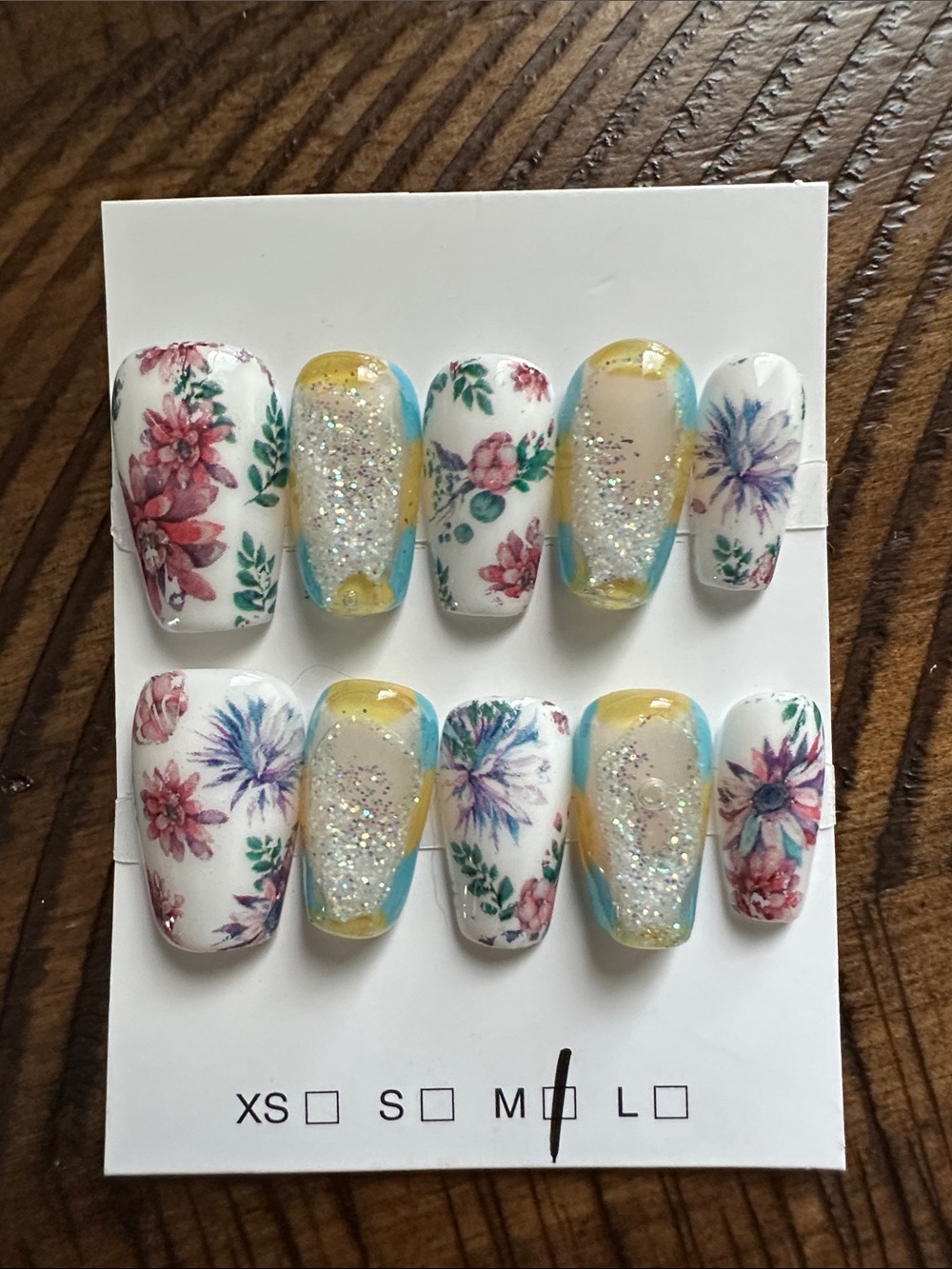 Floral Press-On Water Nail Set with Glitter Accent